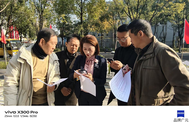 《品牌故事汇》摄制组探店鸿蒙智行用户中心